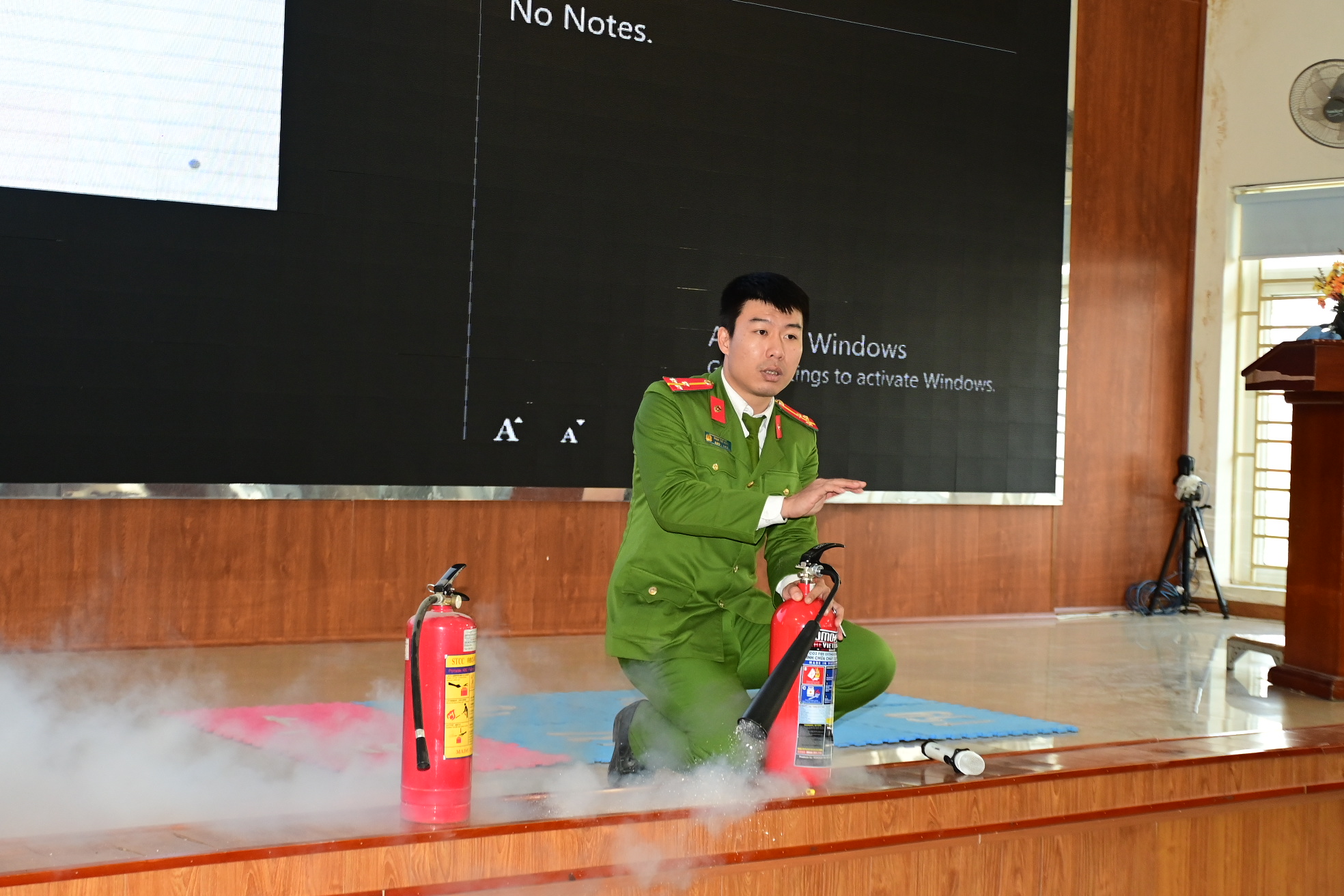 Công an quận Hồng Bàng: Tổ chức lớp huấn luyện nghiệp vụ cứu nạn, cứu hộ cho cán bộ, giáo viên, công nhân viên các cơ sở giáo dục
